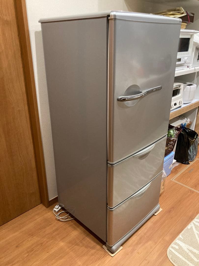 1/29出品取下予定(送料込)レンジが置ける冷蔵庫SR-261R 3ドア レトロ