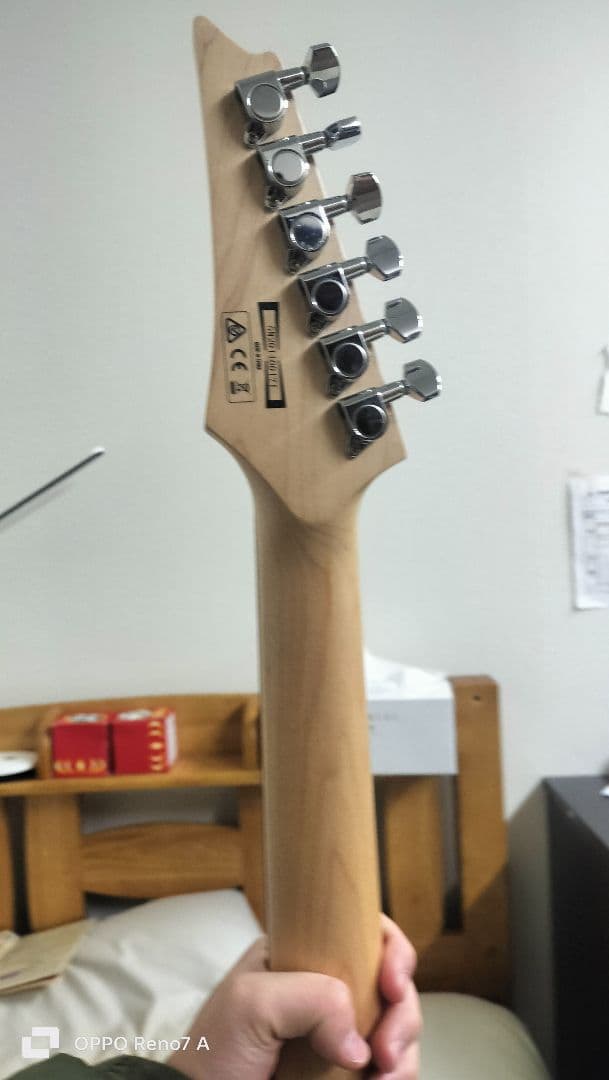 エレキギター 赤黒キルテッド 3ピックアップ アンプ付き - メルカリ