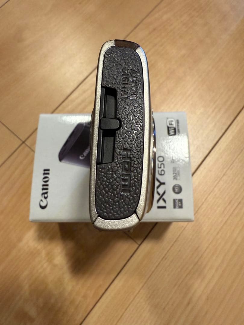 お買い得　【ほぼ新品】Canon IXY650 シルバー