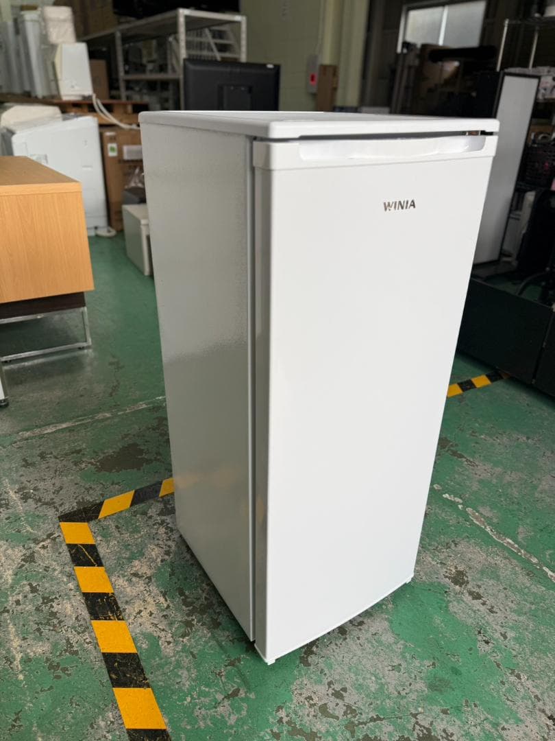 WINIA ホワイト スタンド型冷凍庫 2019年製　237