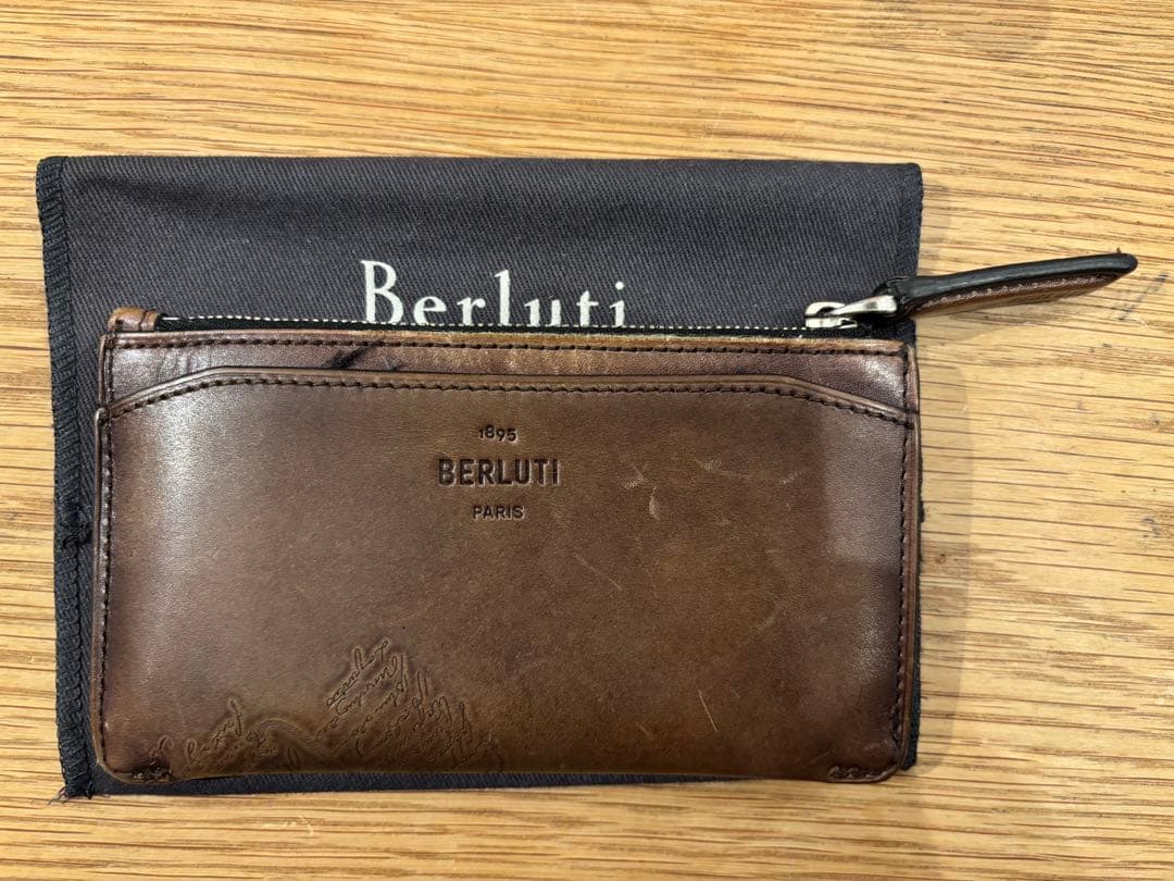 Berluti ジップカードホルダー アイスブラウン N307721_koa-maxi-zipped-card-