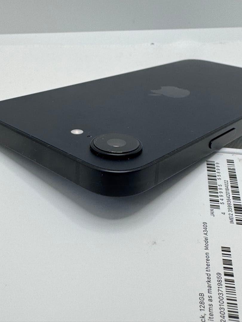 SIMフリー Apple iPhone 16e フィルムとケース付き