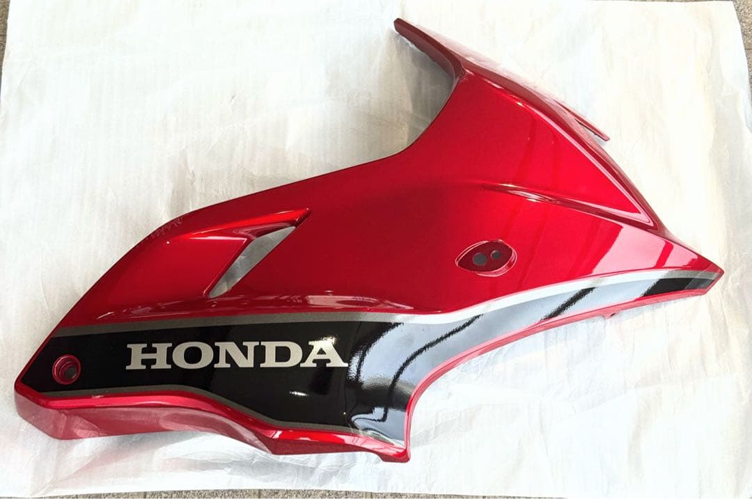ホンダCB400スーパーボルドール アッパーカウル右側 - メルカリ