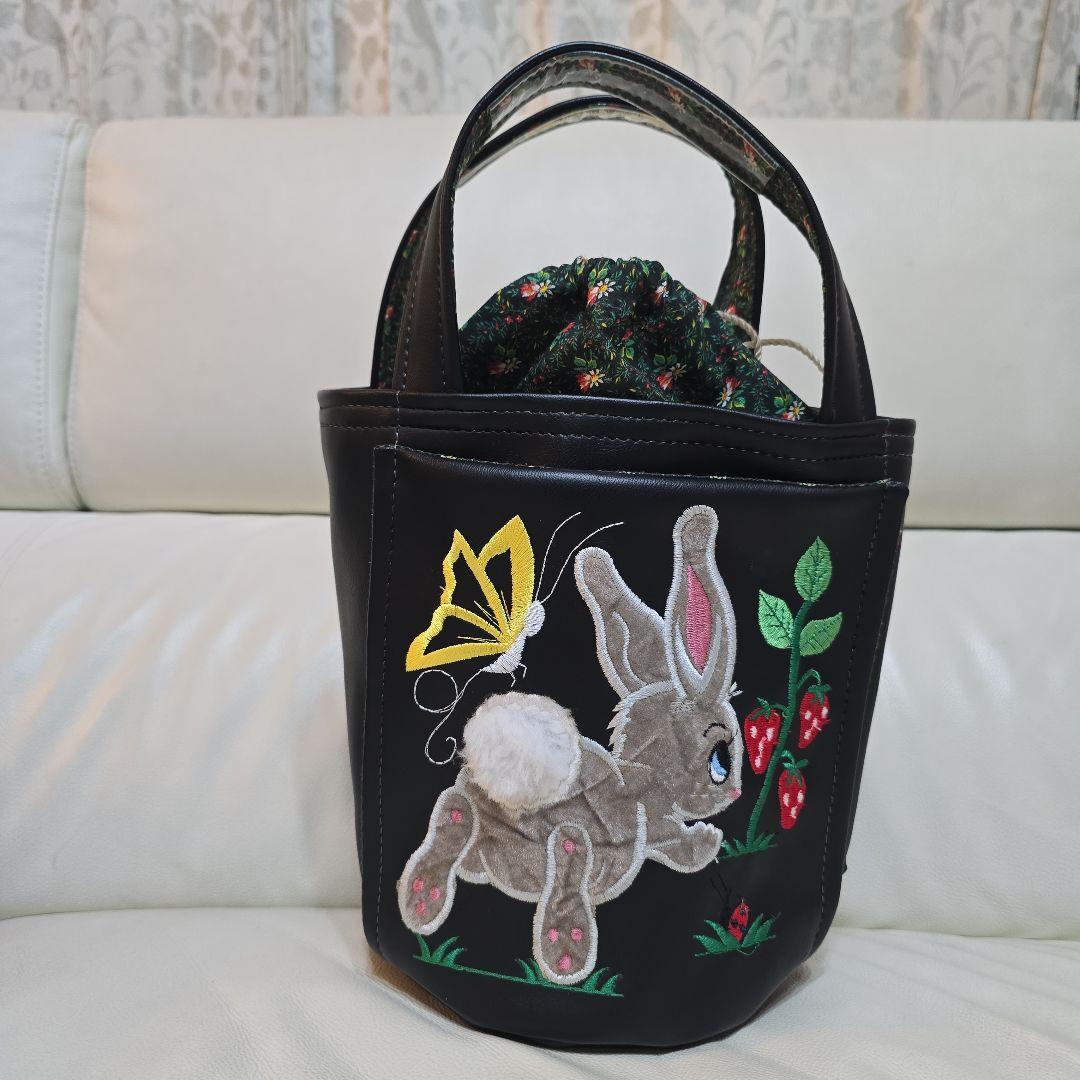 心斎橋フクハラ ウサギと蝶の刺繍トートバッグ - メルカリ
