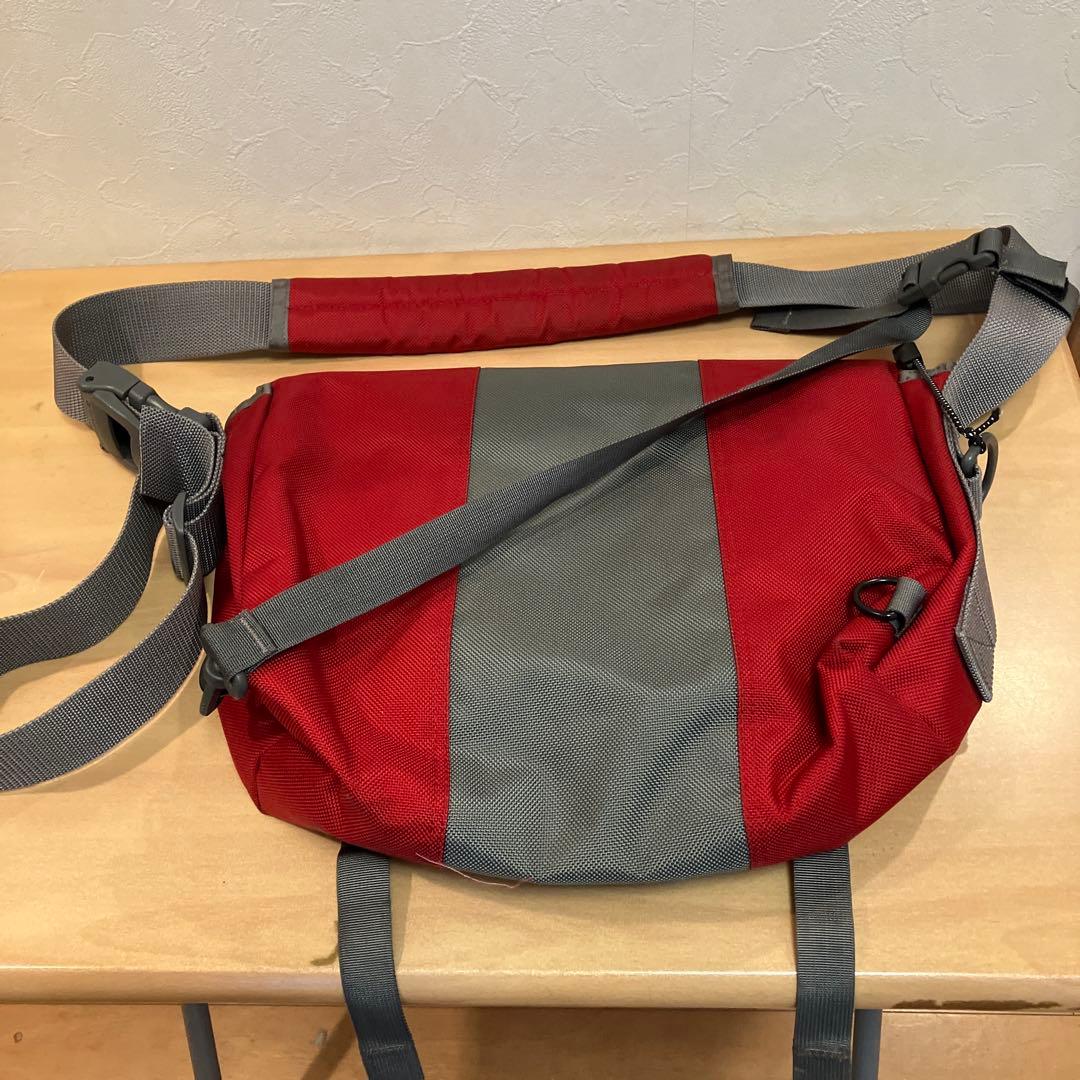 Timbuk2 メッセンジャーバッグ 赤/グレー - メルカリ