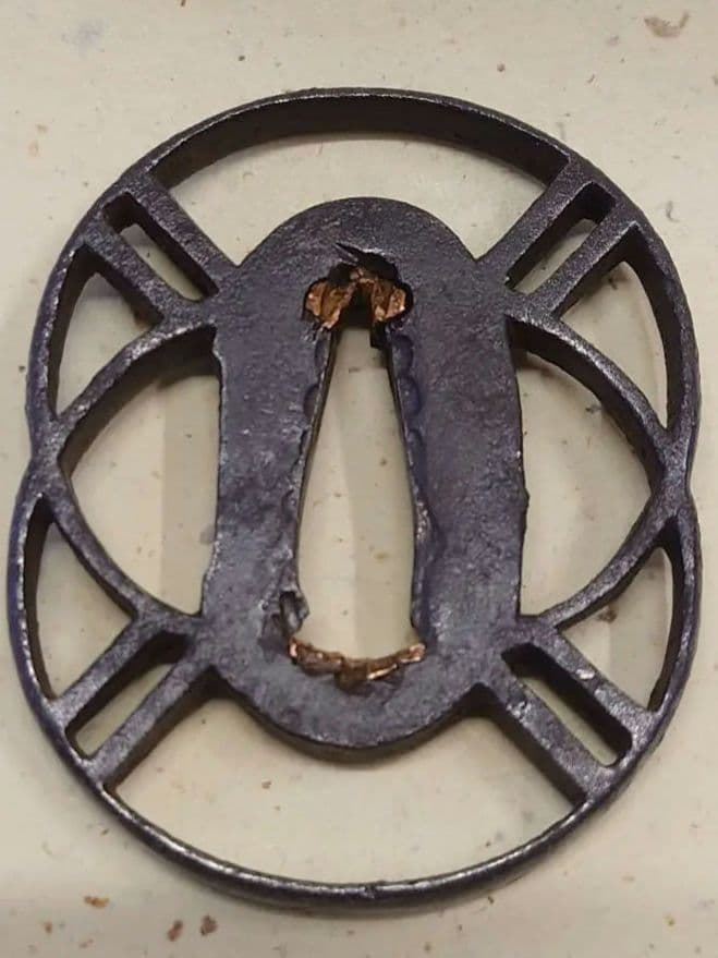 鉄鍔、重ね輪透かし図 Amazon.co.jp: A09 刀鍔 車輪の図 鉄地 透かし 日本刀装具 鍔 厚さ5MM