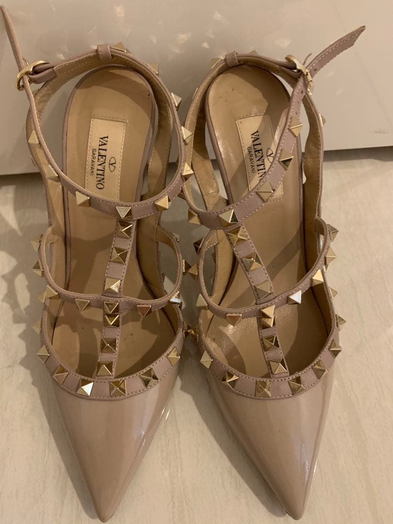 Valentino スタッズ付きハイヒール ベージュ Valentino ベージュ スタッズ ハイヒール バレンティノ