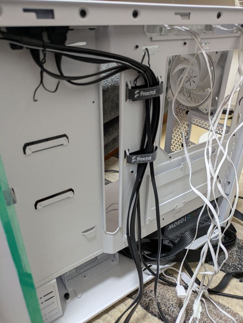 ホワイト PCケース＆1050W電源＆RGBファン