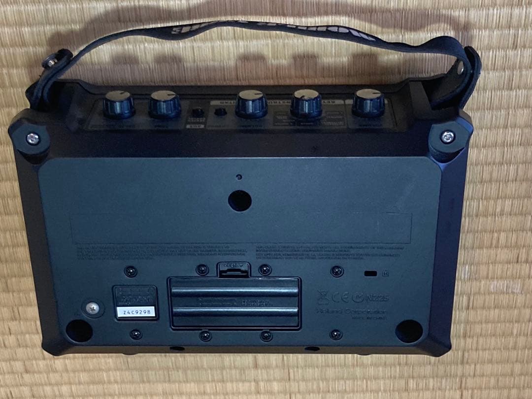 Roland Mobile Cube バッテリー駆動アンプ