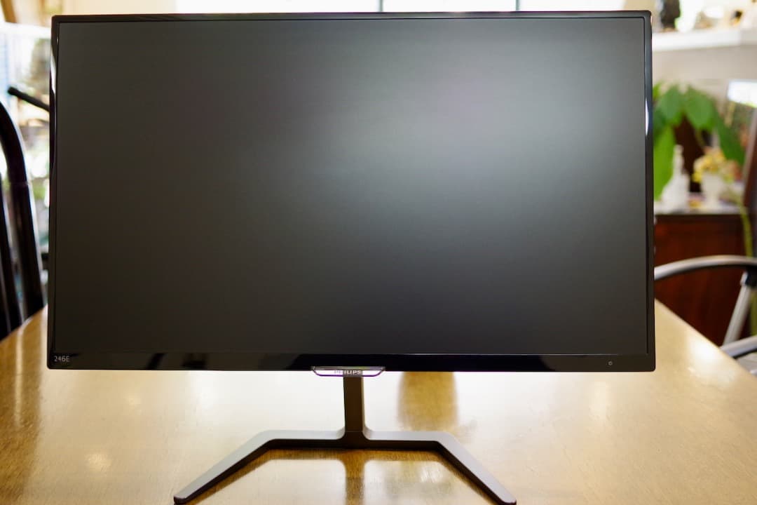 Phillips 246E（24インチ広角液晶ディスプレイ） Ultra Wide-Color 搭載液晶モニター 246E7QDSB/11 | Philips