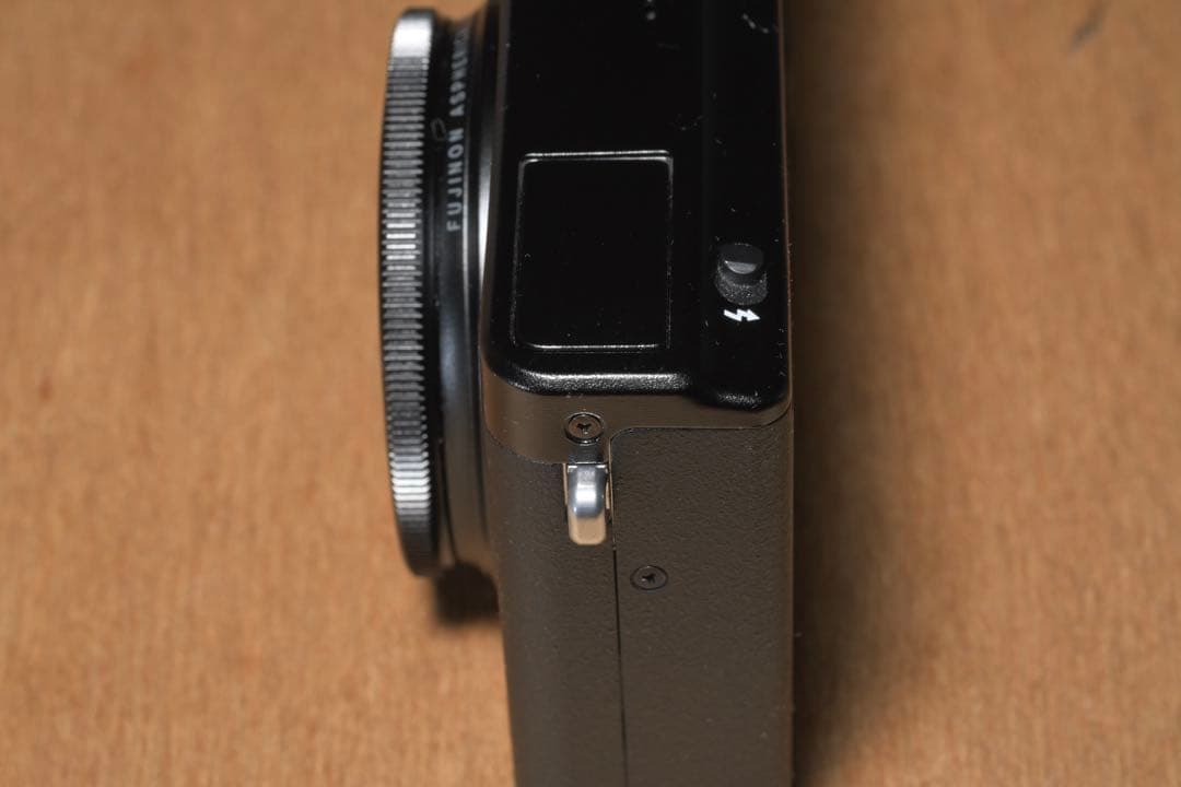 美品 FUJIFILM XQ1 コンパクトデジタルカメラ