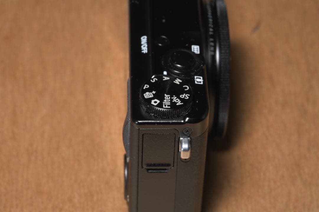 美品 FUJIFILM XQ1 コンパクトデジタルカメラ