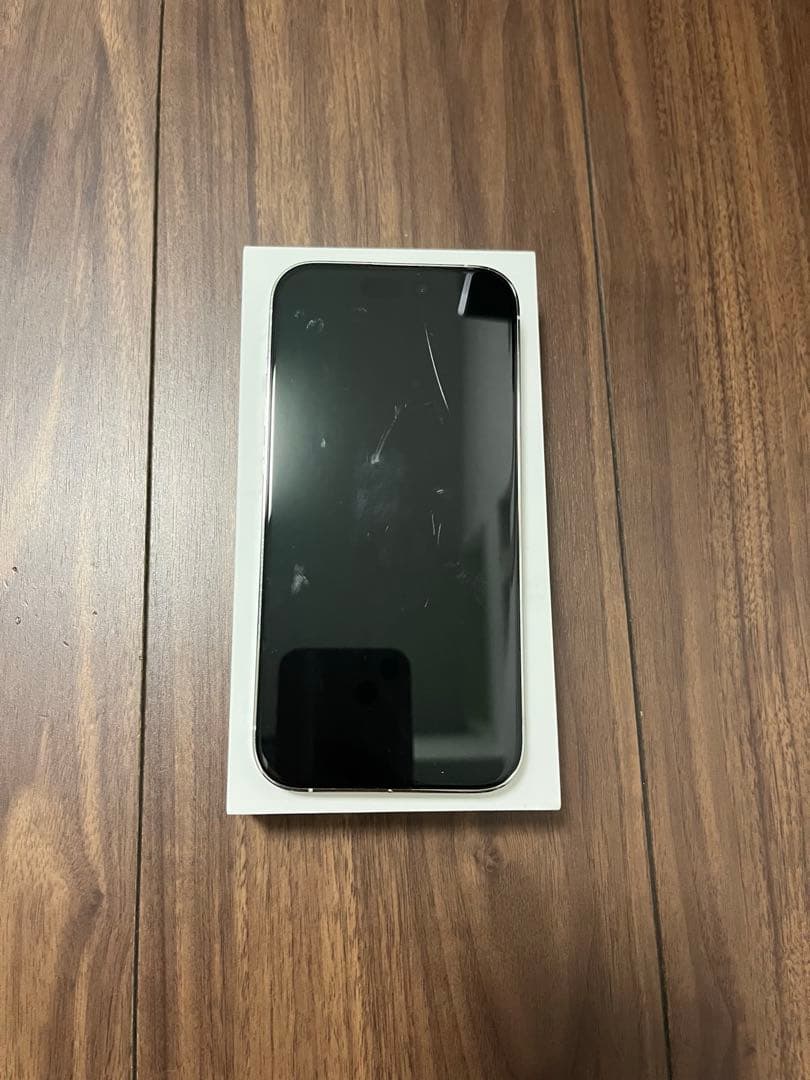 iPhone14プロ シルバー