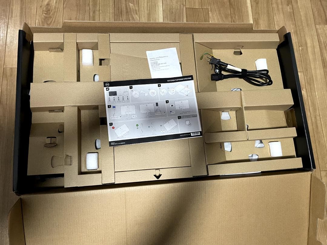 Dell U3223QE (31.5インチ 4K モニター)