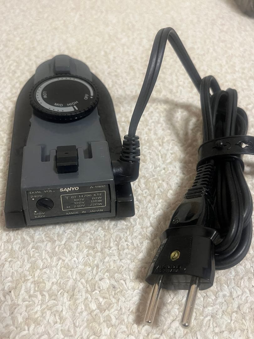 【海外旅行に最適】美品 SANYOトラベル用コンパクトアイロン