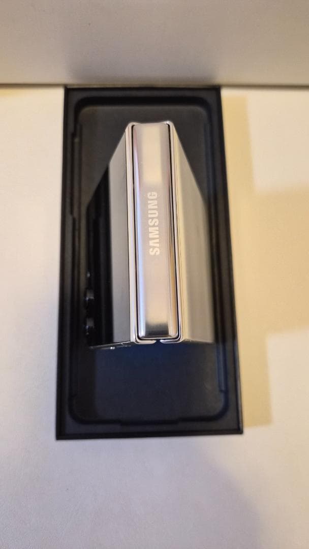 Galaxy Z Flip5　au版　本体　256GB（付属品全て含め）