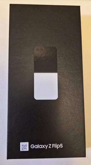 Galaxy Z Flip5　au版　本体　256GB（付属品全て含め）