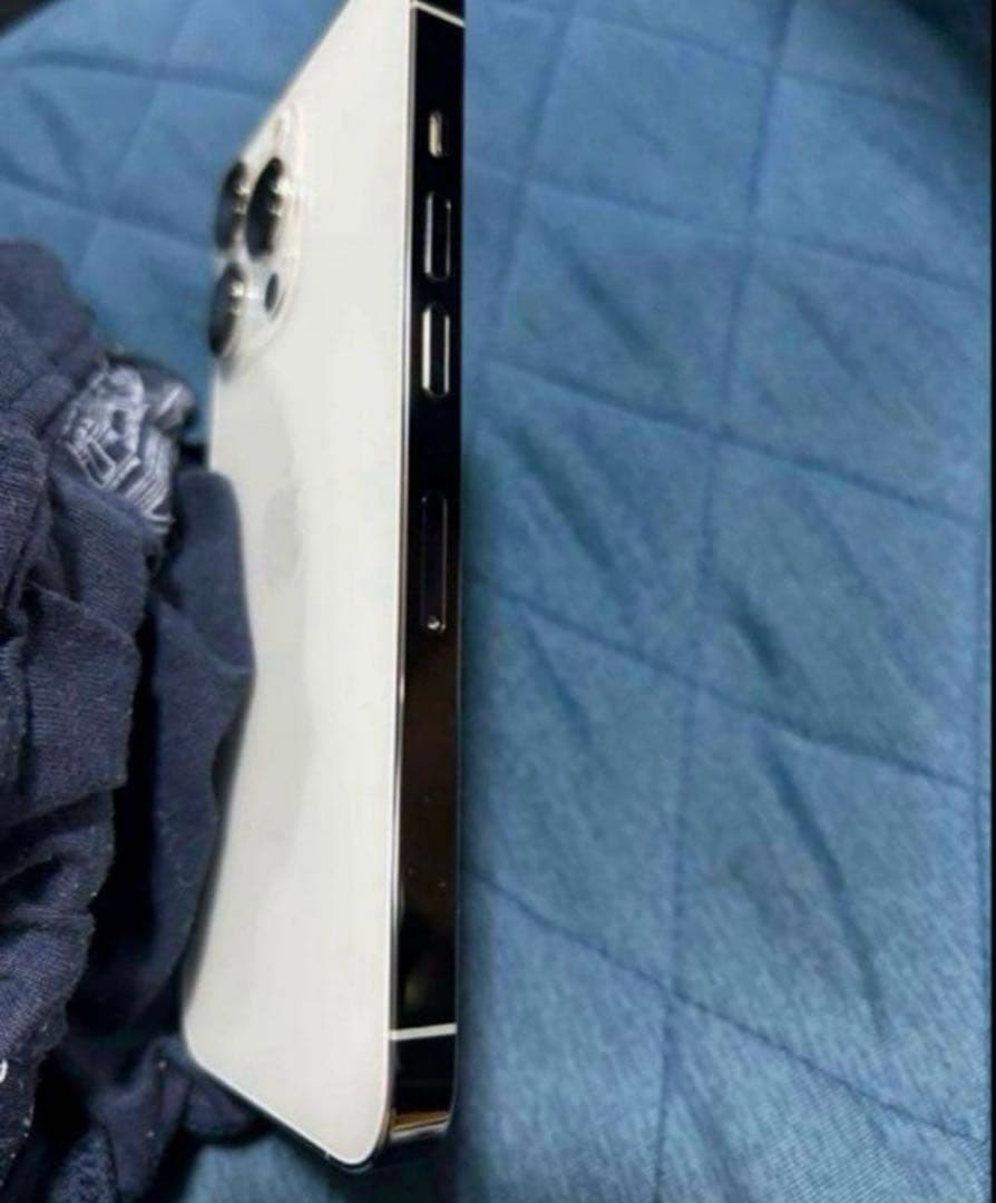 【イト】iPhone13 pro 256GB シルバー