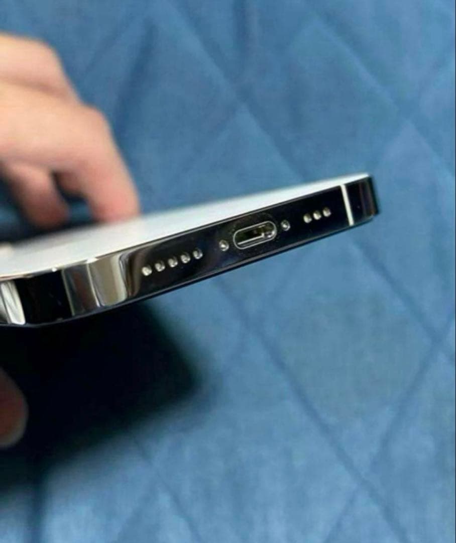 【イト】iPhone13 pro 256GB シルバー