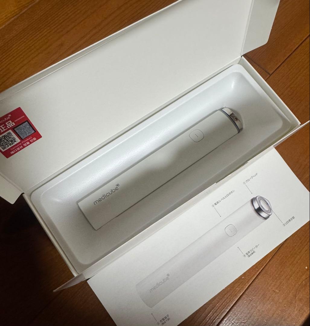 メディキューブAGE-R ブースタープロミニ 美顔器　ホワイト メディキューブ 美顔器 AGE-R ブースタープロミニ ホワイト メディ