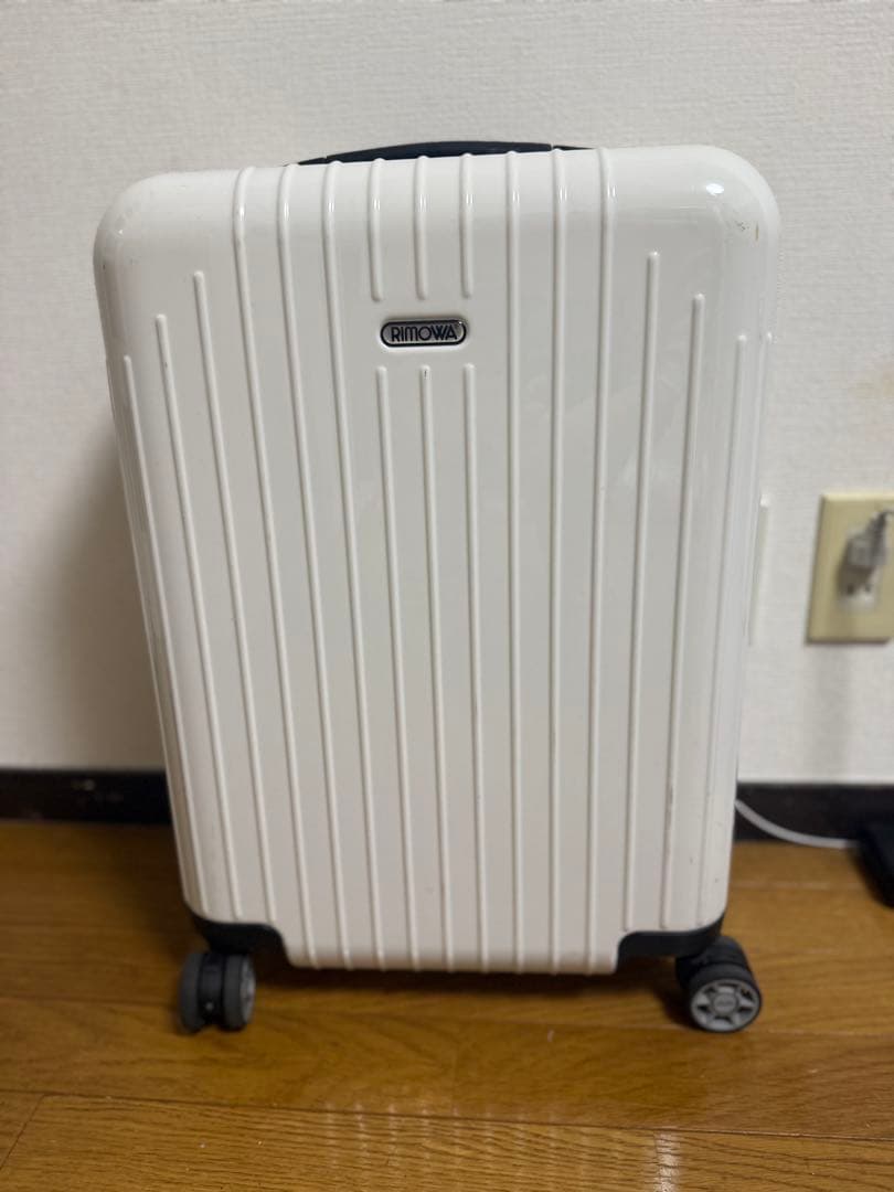 リモワ サルサエアー 32L 機内持ち込み 4輪　ホワイト　白 RIMOWA - RIMOWAサルサエアーホワイト 32L機内持ち込みOK梨花さん愛用