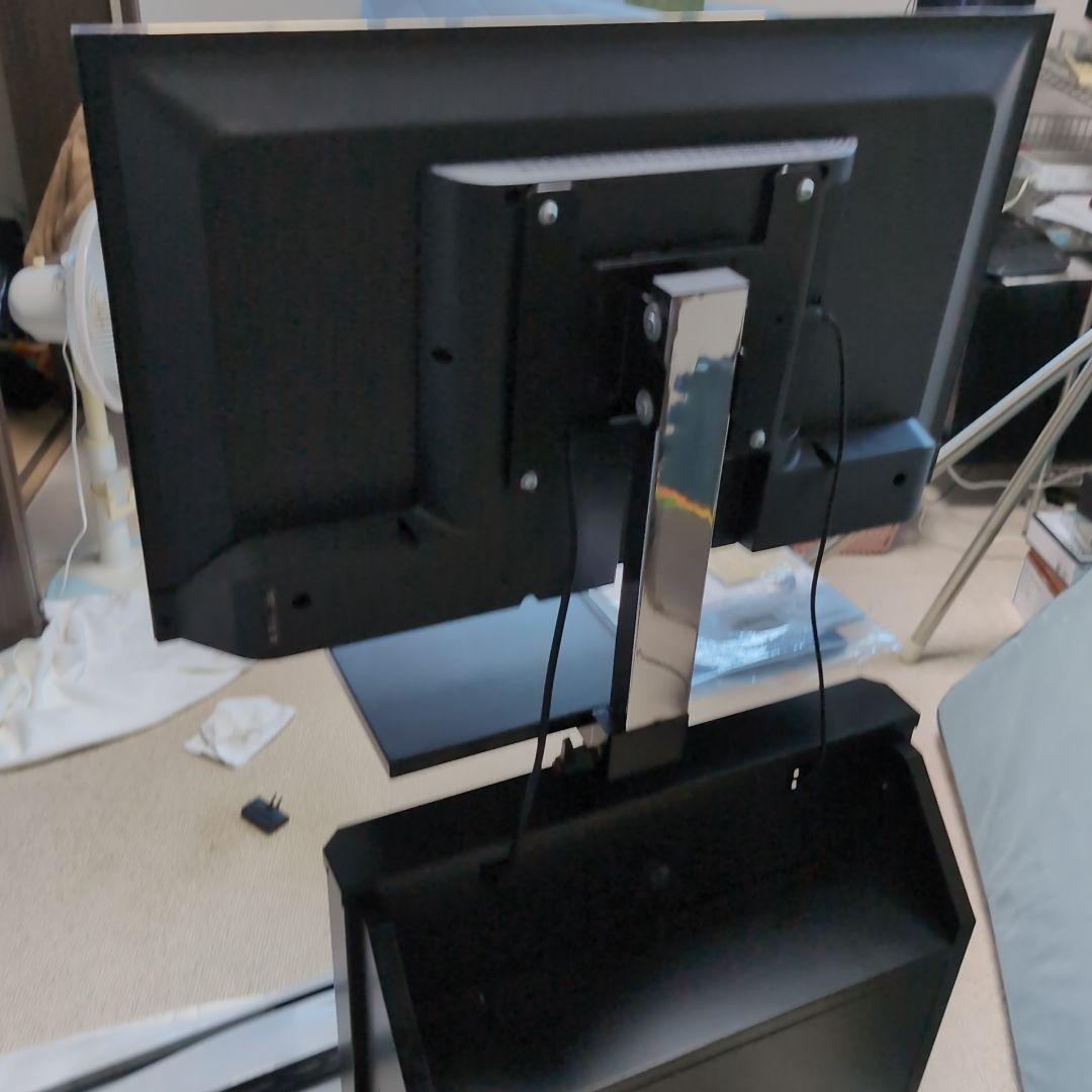 東芝32インチレグザ32S2とサンワサプライディスプレイスタンド CR-LAST