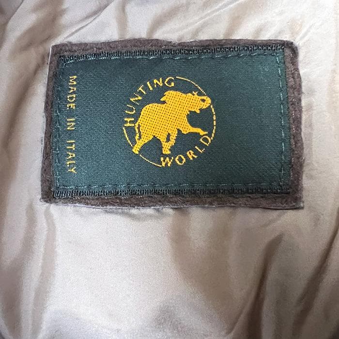 ハンティングワールドのダウンコート ムートンコンビ ロゴ入り