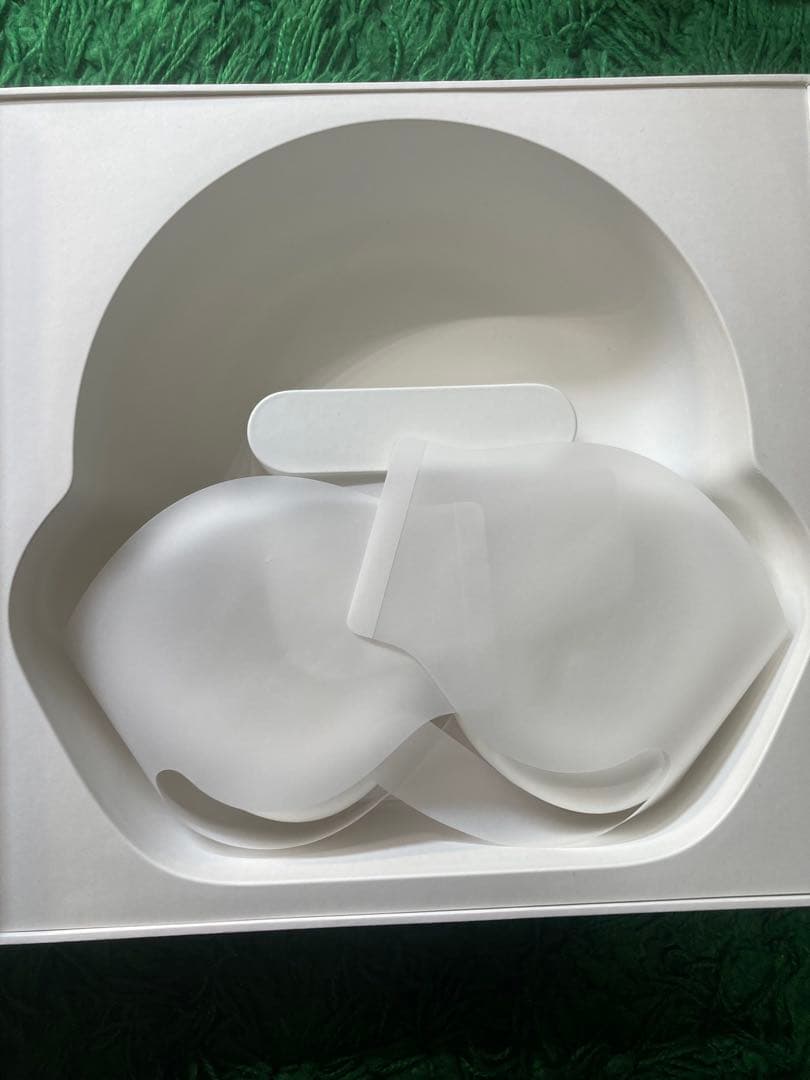 AirPods Max (USB-C) スターライト　2世代