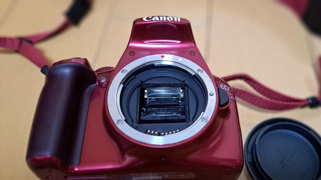 Canon EOS Kiss X50 レッド(ボディ)　レンズキット