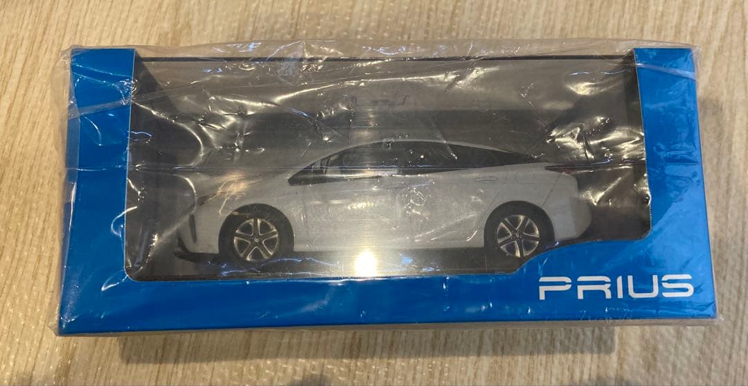 トヨタ プリウス ミニカー　ホワイトパール Amazon.co.jp: トヨタ 1/30 オフィシャルミニカー 新型プリウス カラー