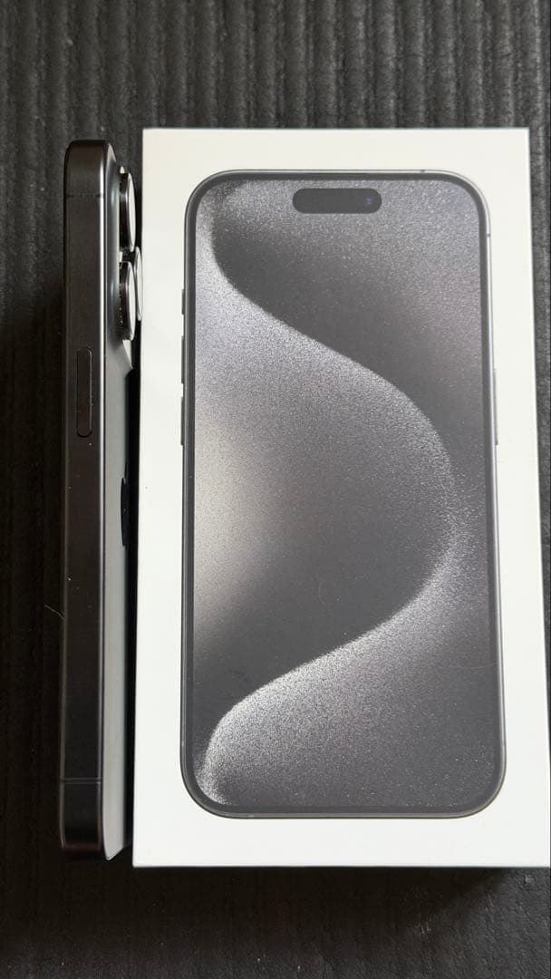 【美品】iPhone 15 pro ブラックチタニウム 256GB SIMフリー