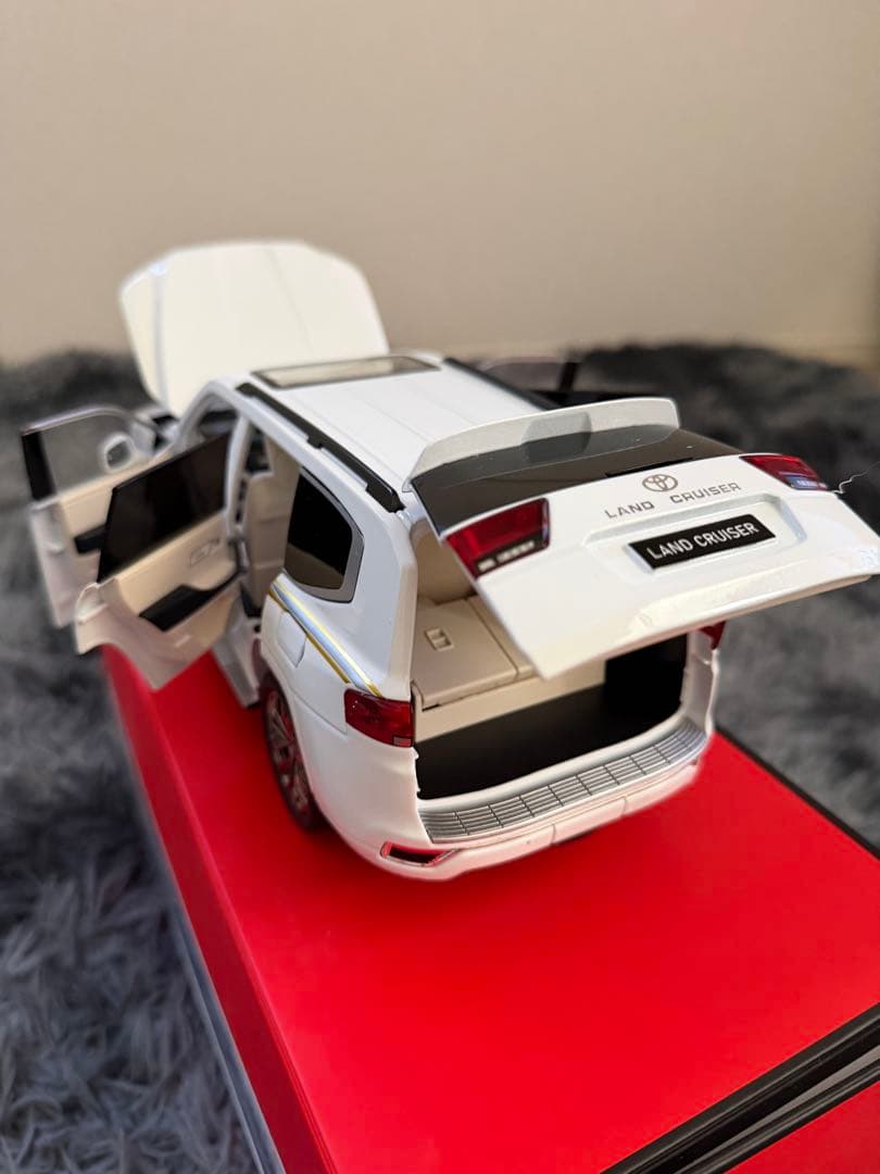 値下げ不可トヨタ ランドクルーザー ミニカー 1/18 - メルカリ