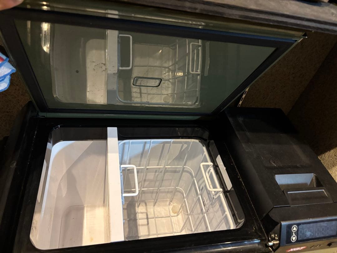 Makita 保冷温庫　両開き　仕切り付き　バッテリーなし