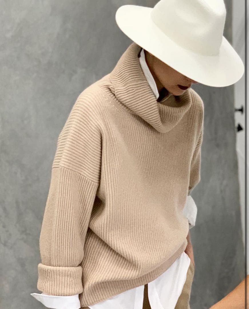 未使用級❣️Drawer 9G畦編みタートルネックニット ベージュS Drawer（ドゥロワー）の「Drawer 9G畦編みタートルネックニット