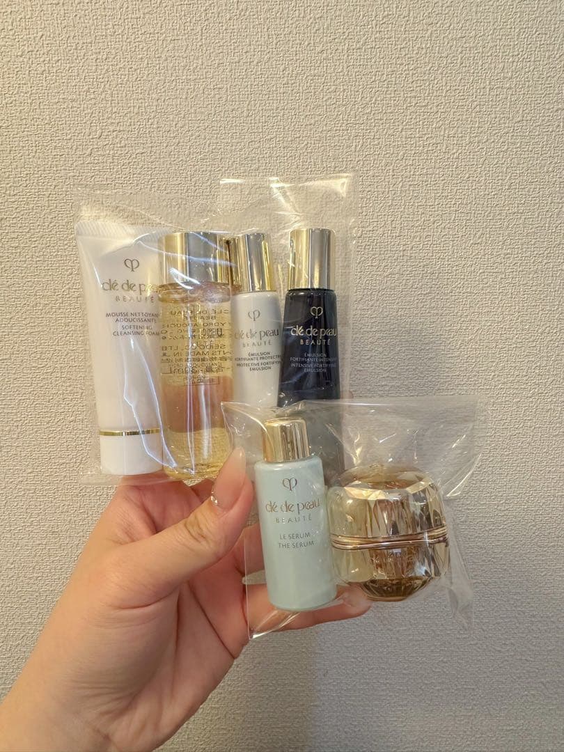 20817円相当⭐クレドポーボーテ♡ラ・クレーム♡特製サイズラディアンス 資生堂 免税店限定商品｜クレ・ド・ポー ボーテ｜キーラディアンスケア