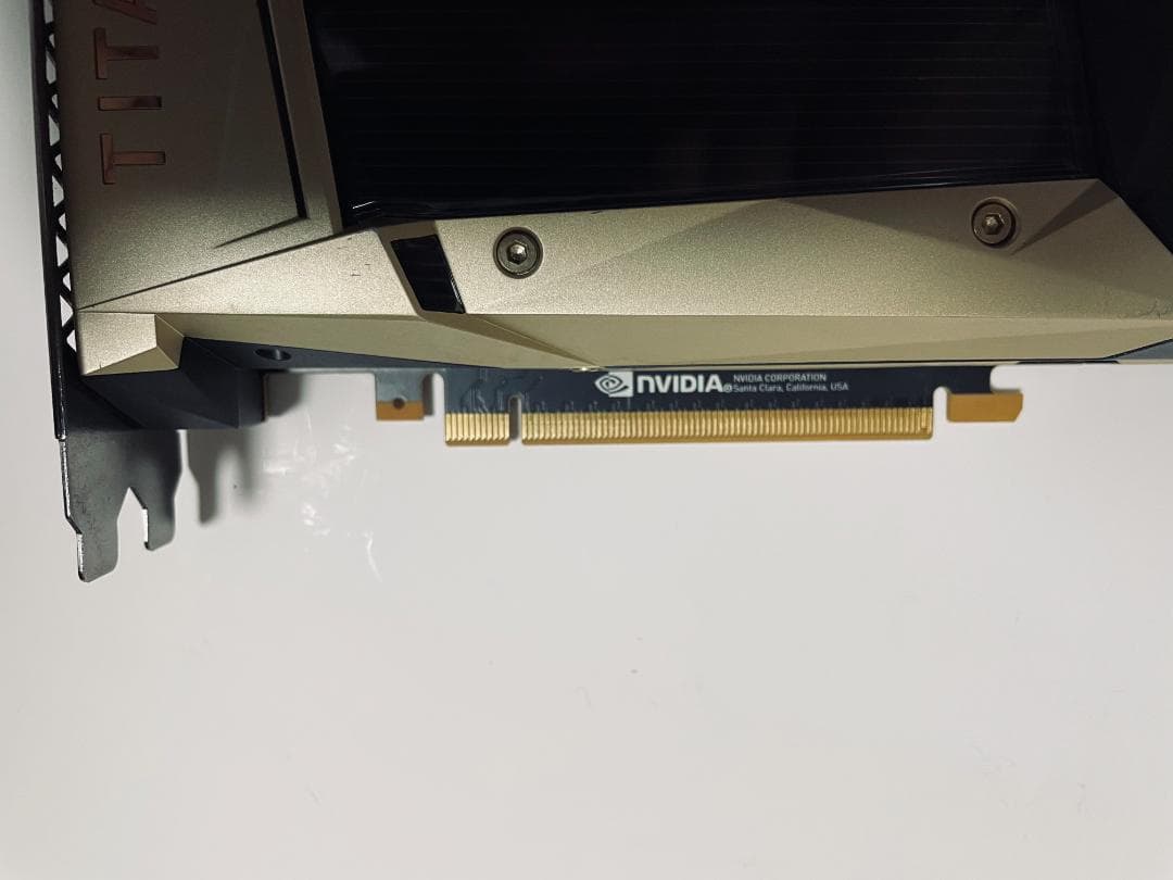 美品NVIDIA TITAN V 12GB HBM2 (V100と同等コア )