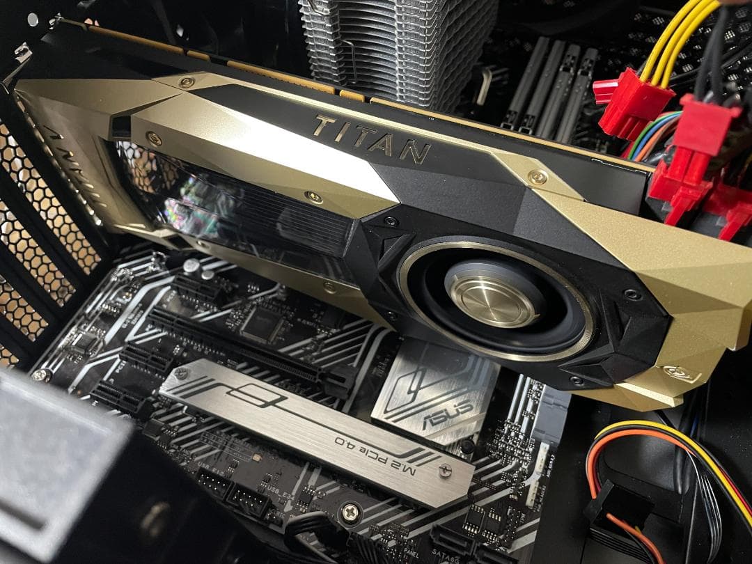 美品NVIDIA TITAN V 12GB HBM2 (V100と同等コア )