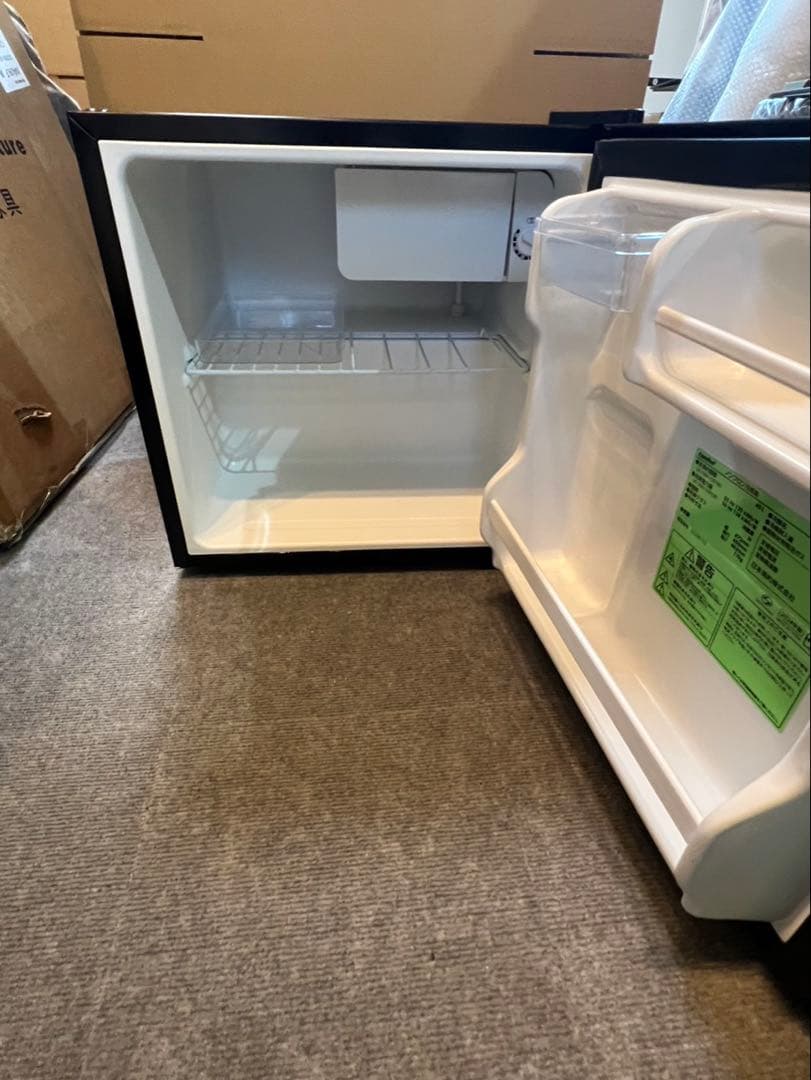 ノンフロン冷蔵庫comfee' コムフィー　ブラック　動作確認済み　2024年製