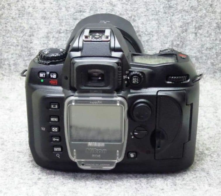 NIKON D100 標準ズームレンズ付