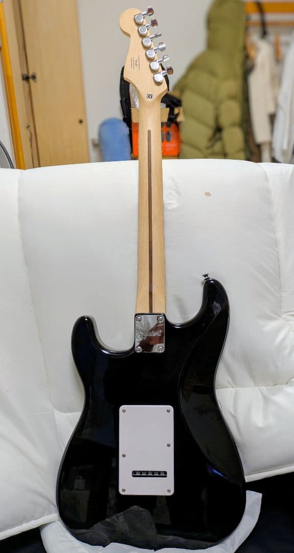 Squier Stratocaster ケース付き、アクセサリー - メルカリ