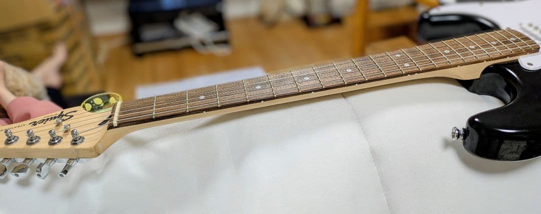 Squier Stratocaster ケース付き、アクセサリー - メルカリ