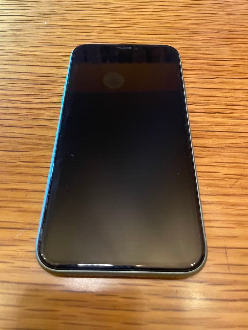 iPhone11本体　水色