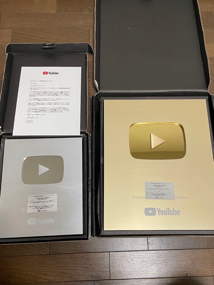 巨大サイズ】YouTube登録者100万人 金の盾 銀の盾セット 本物 表彰状