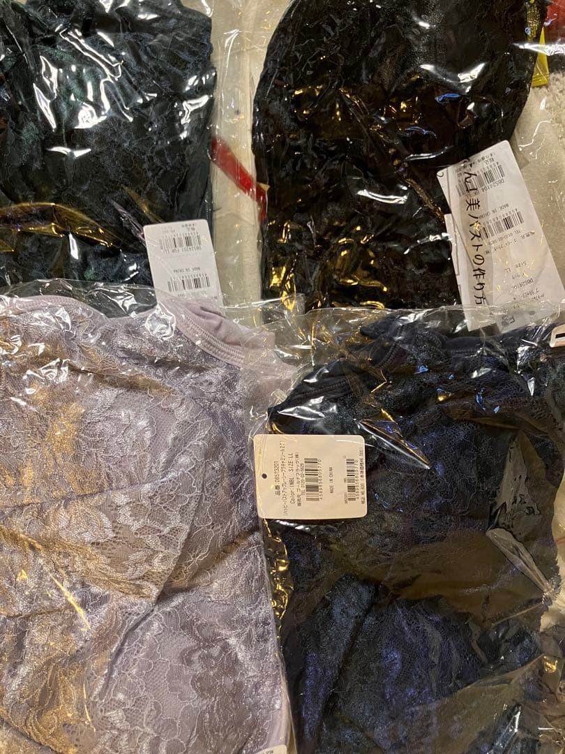 ブラデリス　4色セット 新品 2枚色違い　2デザイン違い 西銀座店】NISHIGINZA Premium days お得なセット 特別入荷