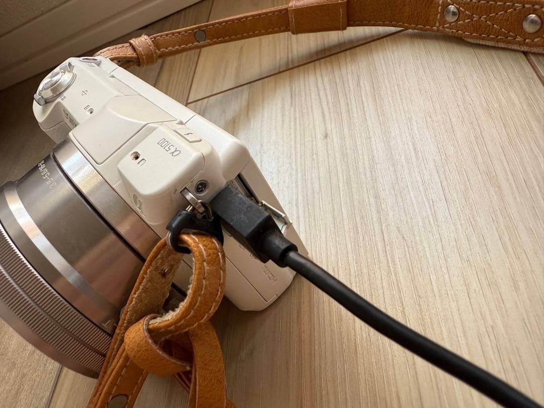 【美品】SONY α5100 ホワイト ミラーレス一眼レフ カメラ α