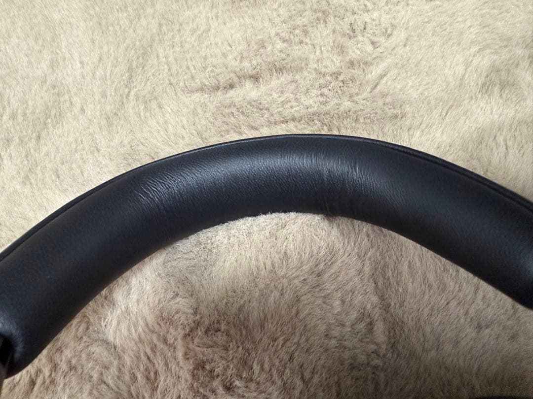 Bowers & Wilkins PX8ワイヤレスヘッドホン