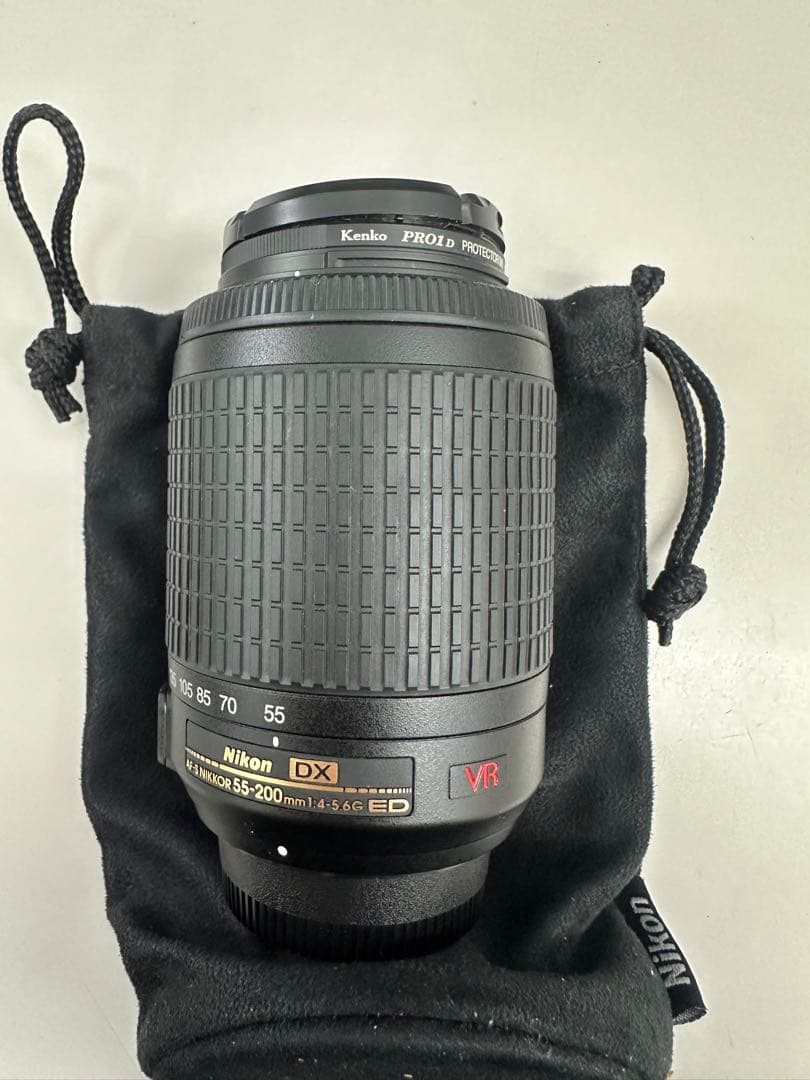 Nikon AF-S 55-200mm VR 望遠レンズ/スピードライト、充電器