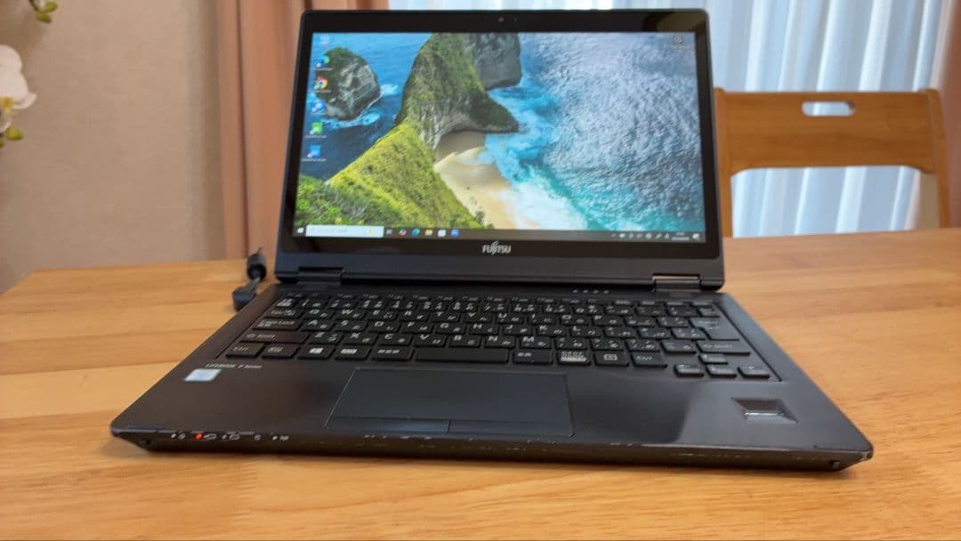 軽量薄型☆富士通 P727 Core i5 7300U 8GB / SSD128