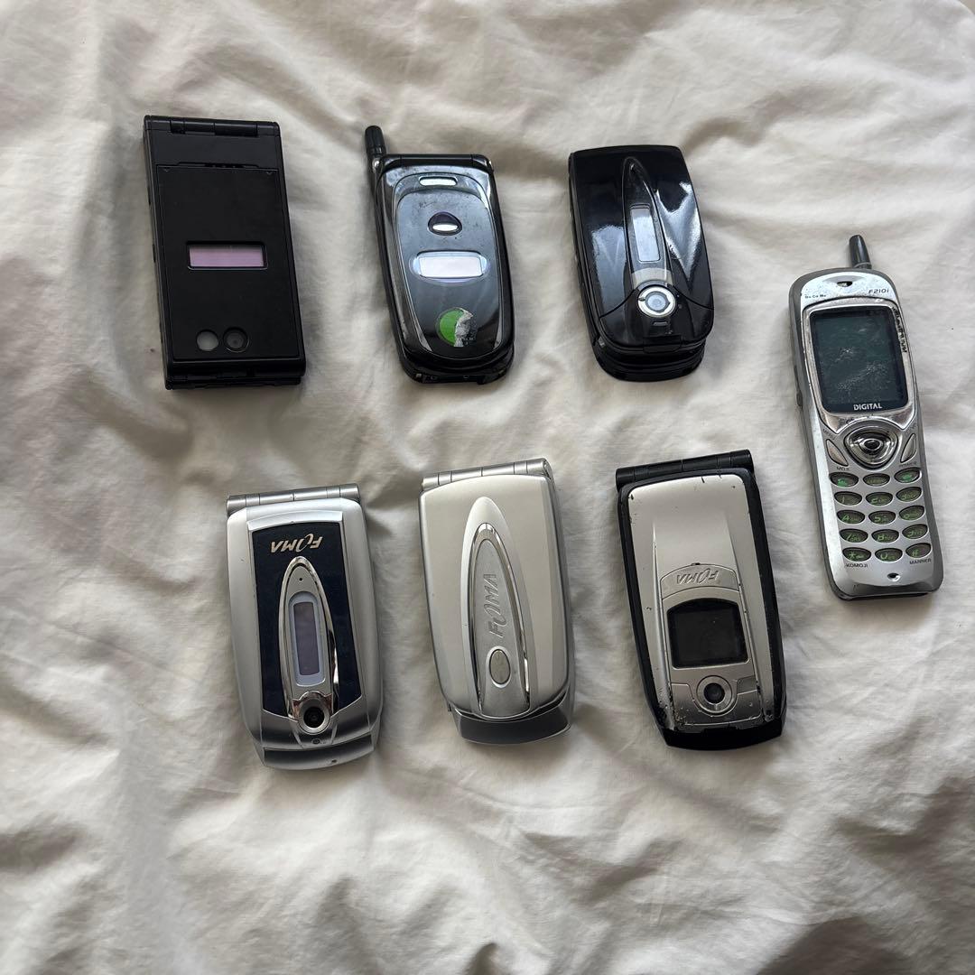 レトロdocomo携帯　7台 楽天市場】docomo らくらくホン7 (F-09B) 中古 白ロム 携帯電話富士通