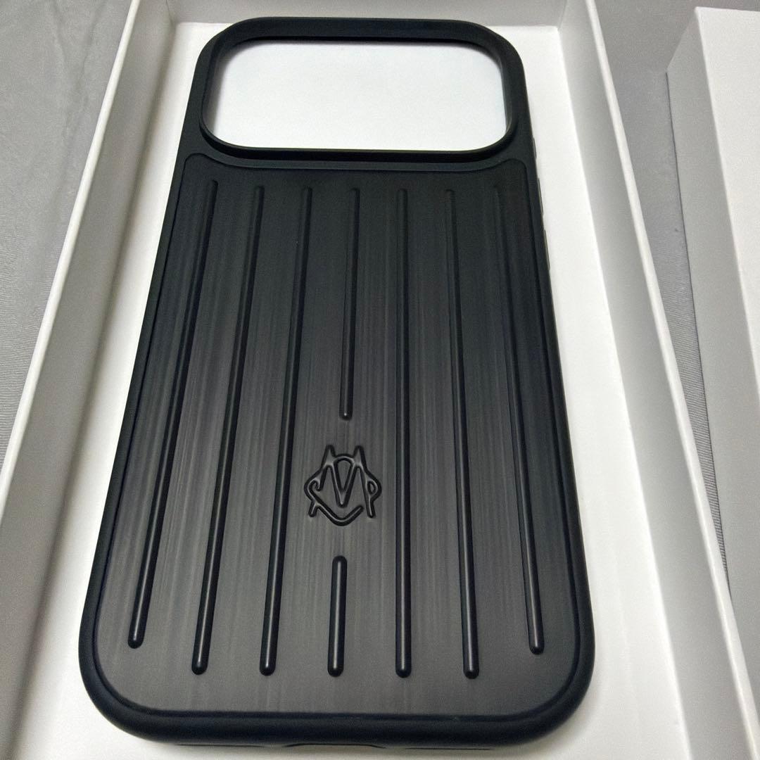 RIMOWA iPhone17 pro ケース　ブラック Aluminum iPhone 17 Pro Case | Black | RIMOWA